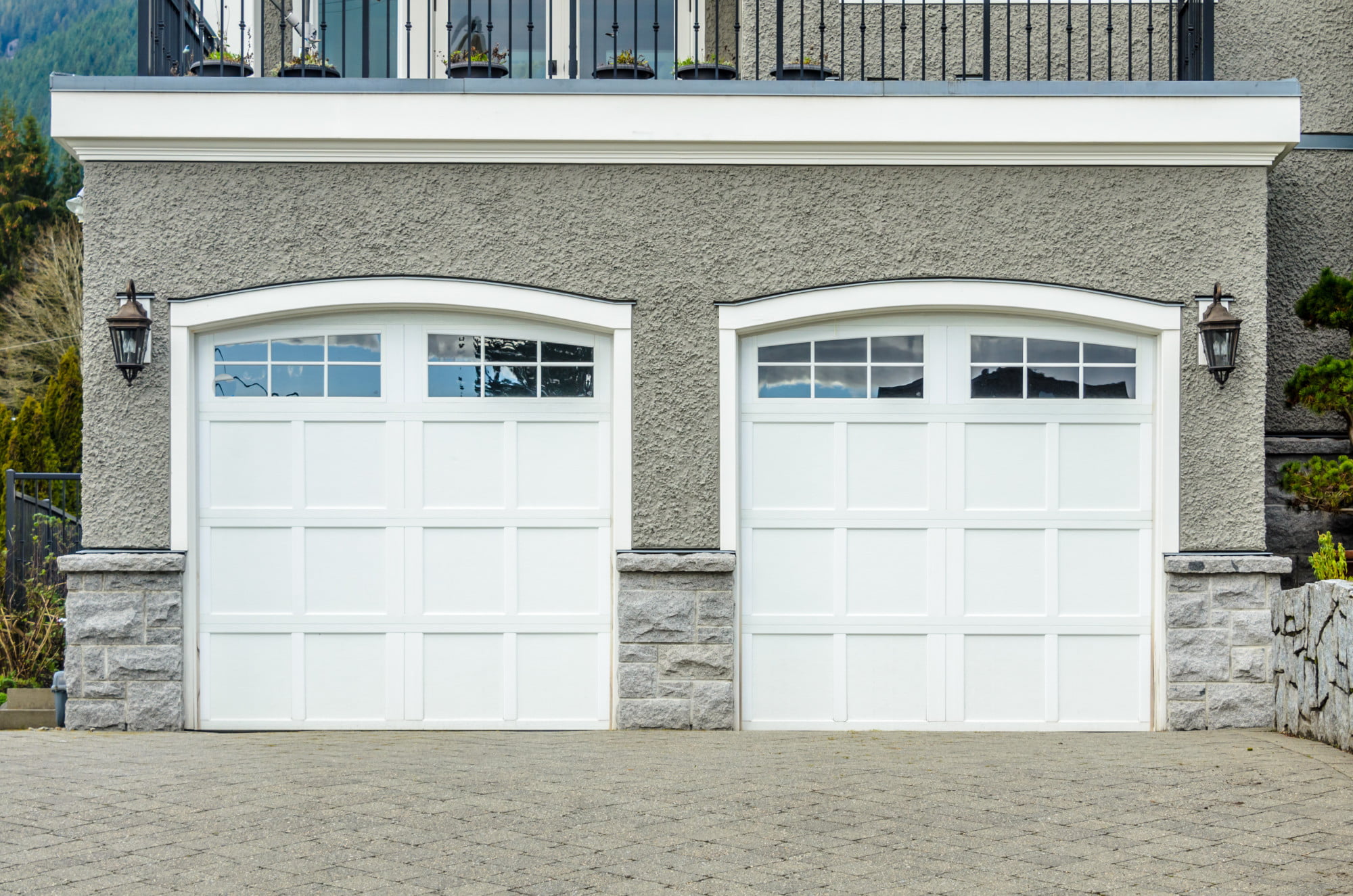 Some signs of a failing garage door are more obvious than others. Check out these 5 major signs that you need a garage door replacement.