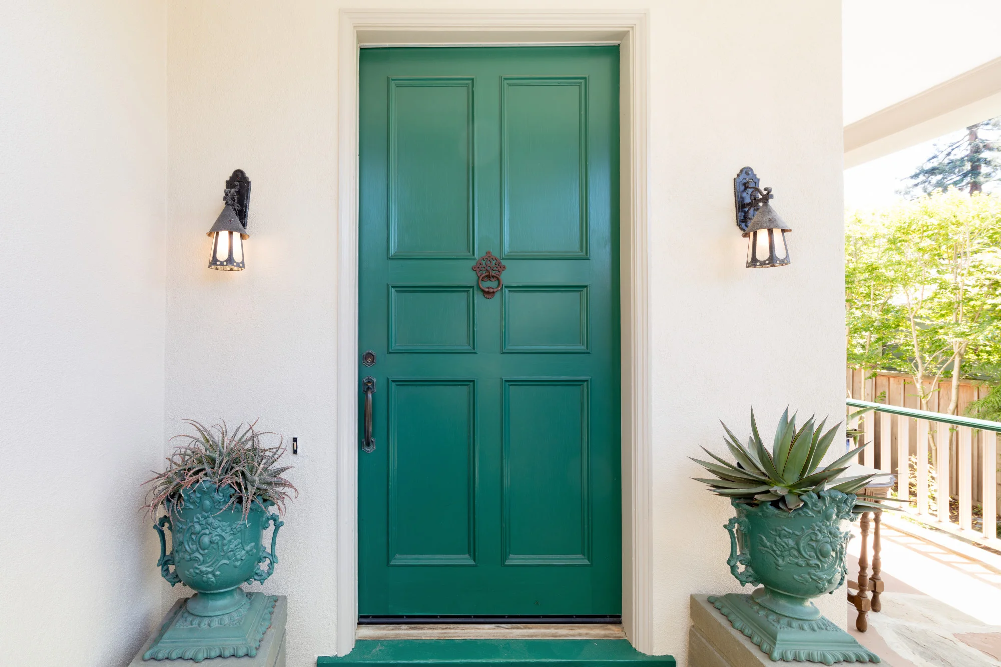 Exterior and interior doors have their own special features. What should you look for? Get the full door buying guide here.