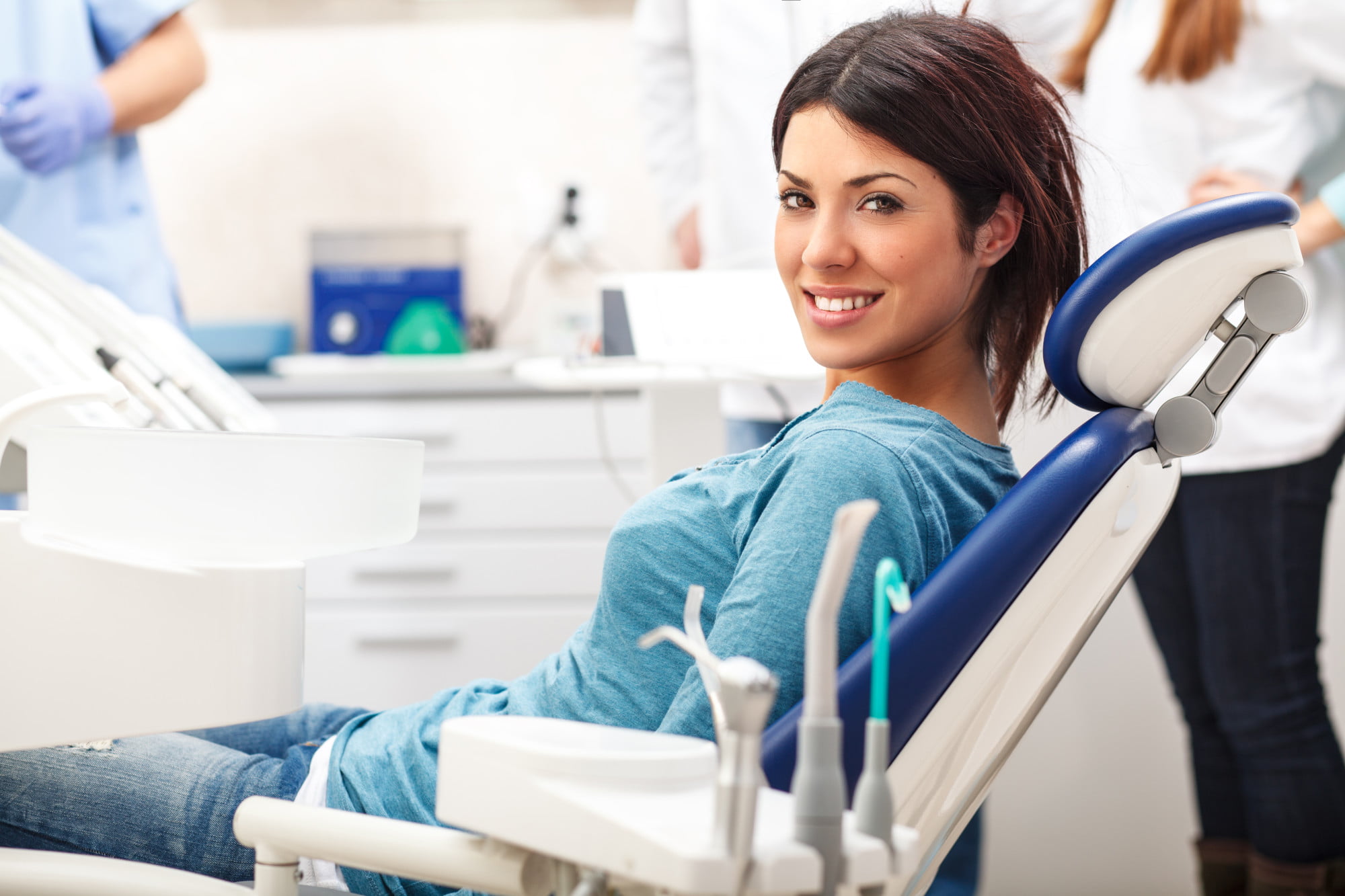 Finding the right cosmetic dentist in your area requires knowing your options. Here is what to consider when choosing a cosmetic dentistry service.