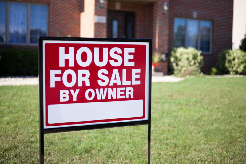 There are several common fees associated with selling a house. This comprehensive guide explains how much it'll cost to sell a home.