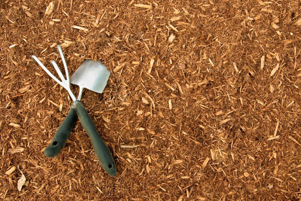 How To Lay Mulch Patio at Bessie Davis blog