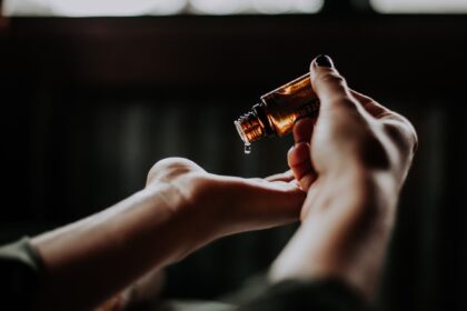 There are many essential oils that can cure depression, anxiety, and stress and help you relax. Find out the best essential oils in the market right now to cure depression.
