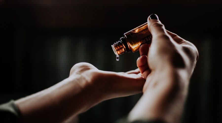 There are many essential oils that can cure depression, anxiety, and stress and help you relax. Find out the best essential oils in the market right now to cure depression.