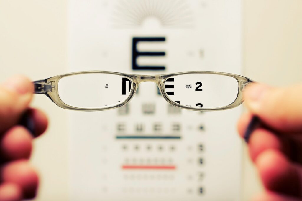 what-to-expect-at-a-regular-eye-exam-finding-farina