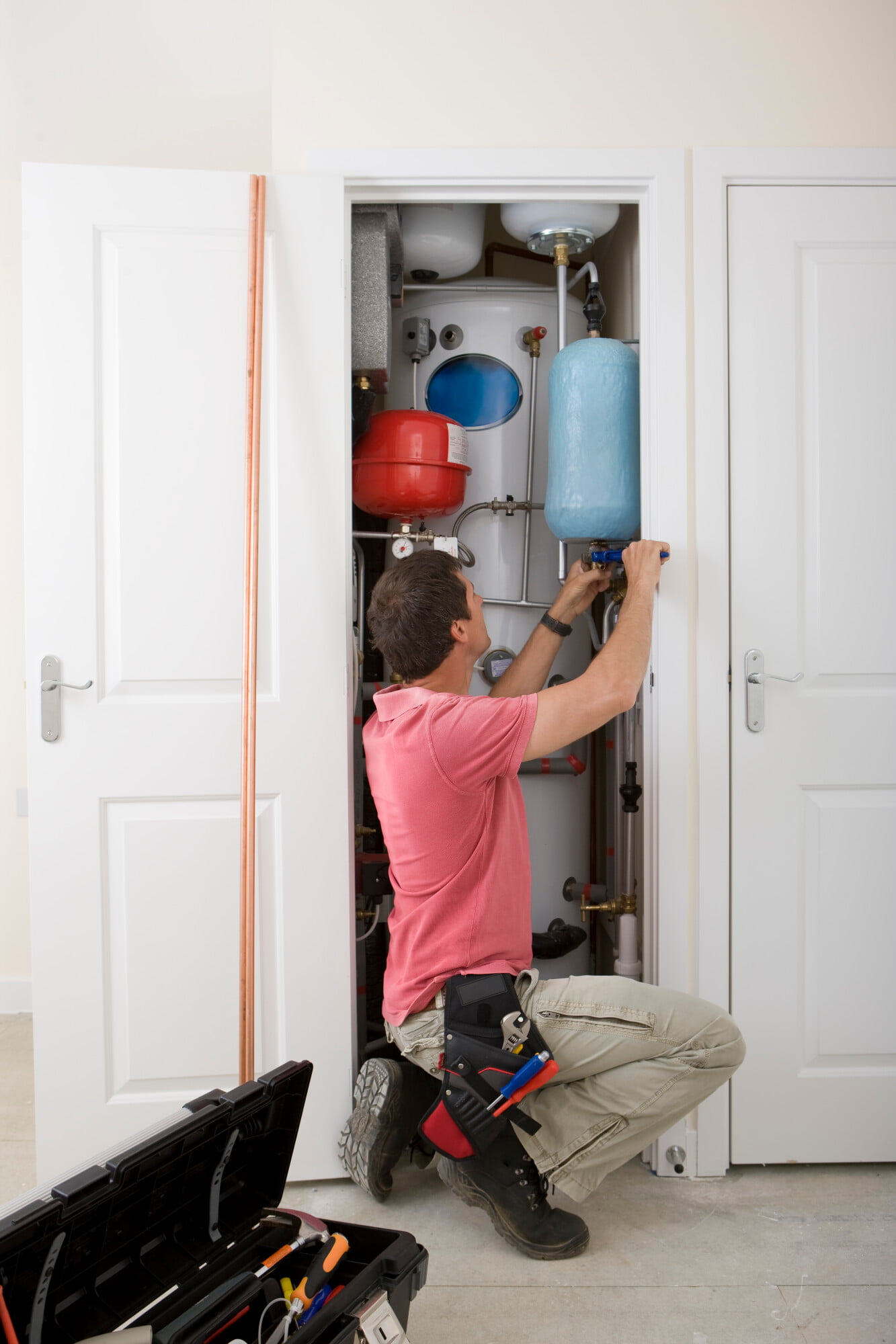 From obvious leaks to noises that are making you nervous, here are some of the common water heater issues you shouldn't ignore!