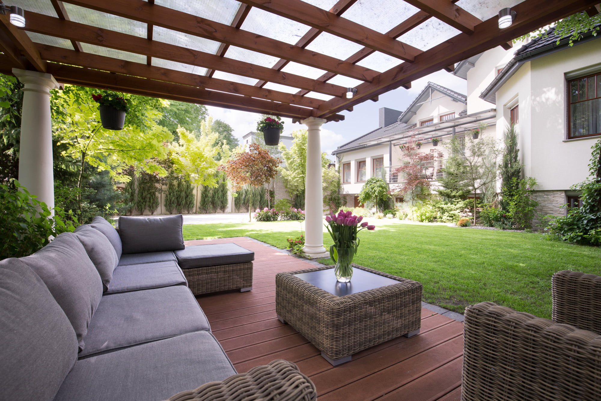 Are you looking to transform your outdoor space with a few design changes? Here are 5 design ideas for some inspiration.