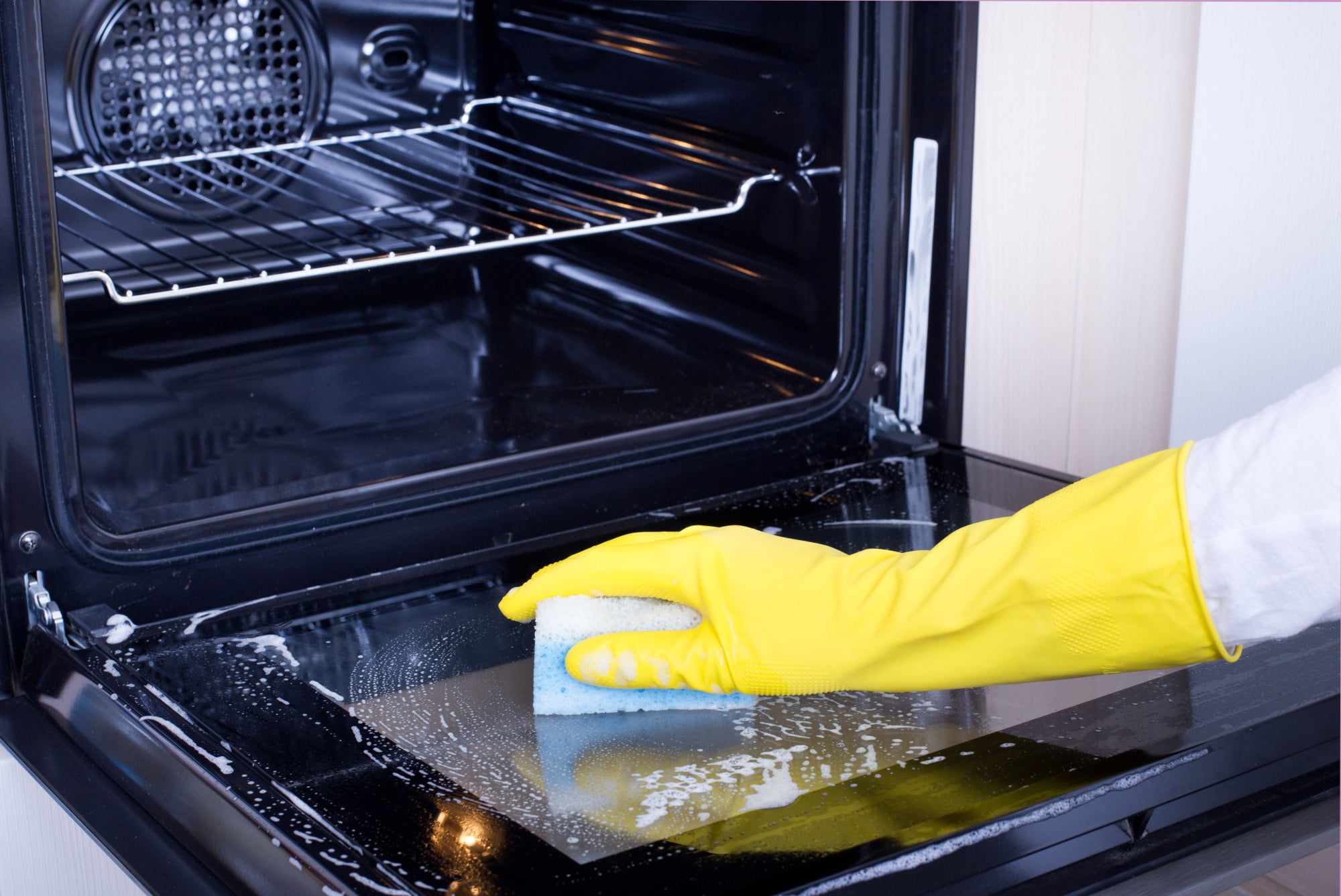 Do you want to know how to clean a toaster oven? Do you have one in your kitchen? Read on to learn how to clean it the right way.