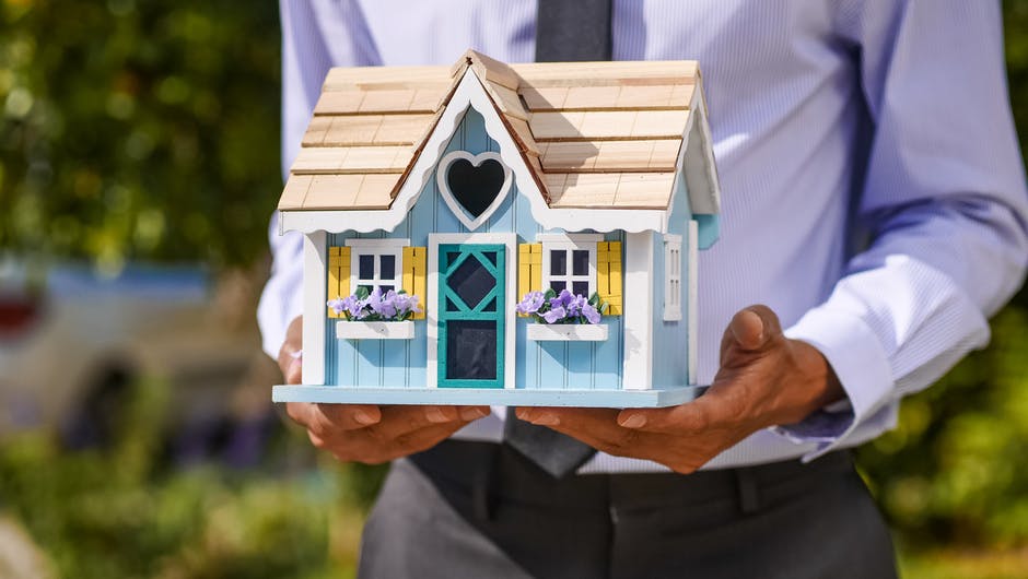 New house vs old house: Are you unsure about whether you should buy a newer or older home? Which one should you buy? Read on to learn more.
