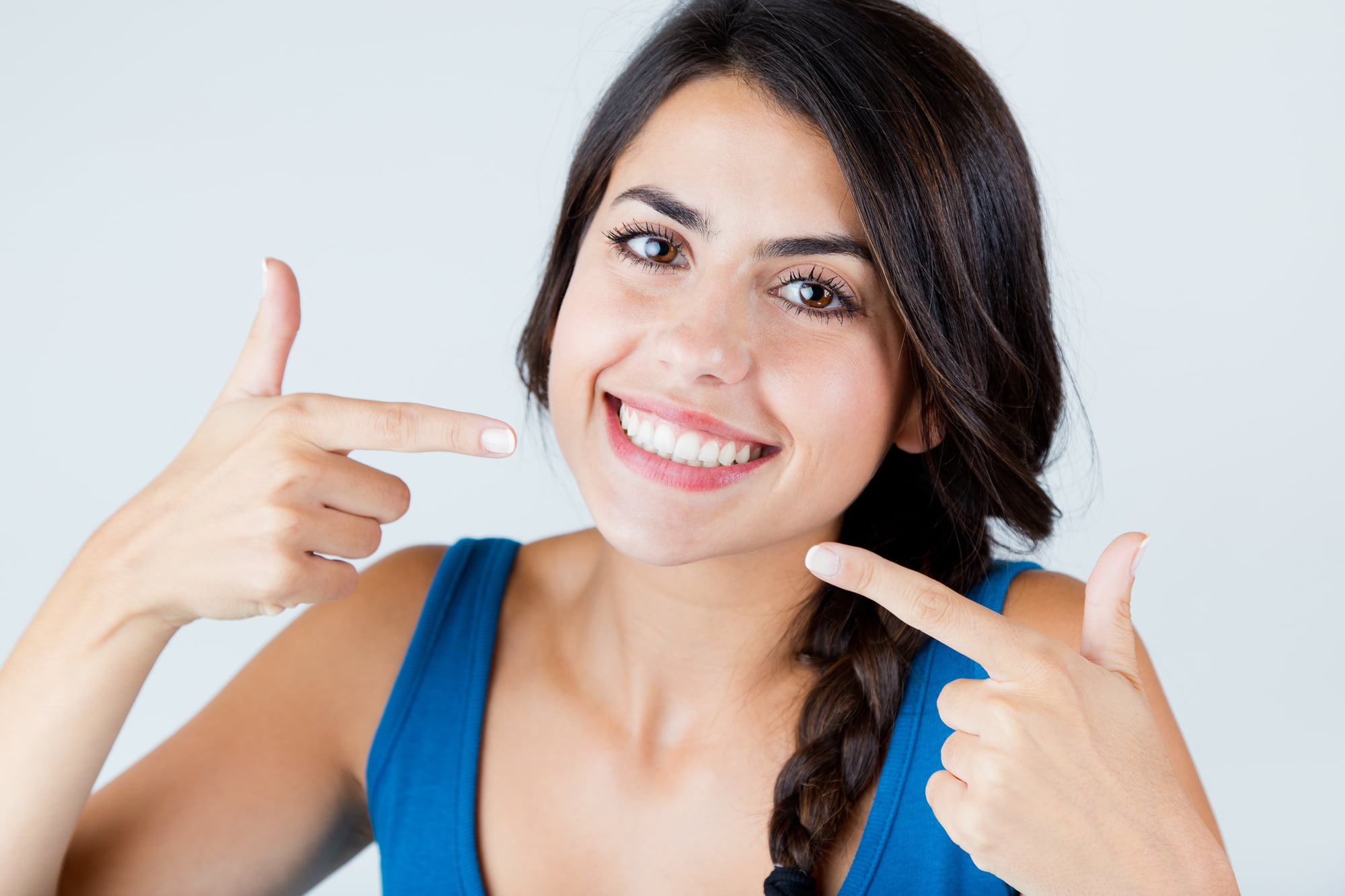 Having great teeth will really help you feel more confident. Check out this guide for some tips on how to get a better smile.