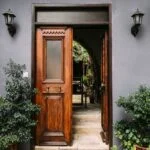Door repairs near me: Do you want to know how to choose the right door installation contractor? Read on to learn how to make the right choice.