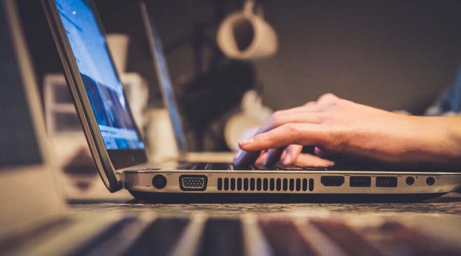 How does using an online casino bonus affect play?