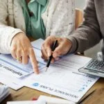 Finding the right health insurance policy for your needs requires knowing who can offer it. Here is a guide on how to select health insurance providers.