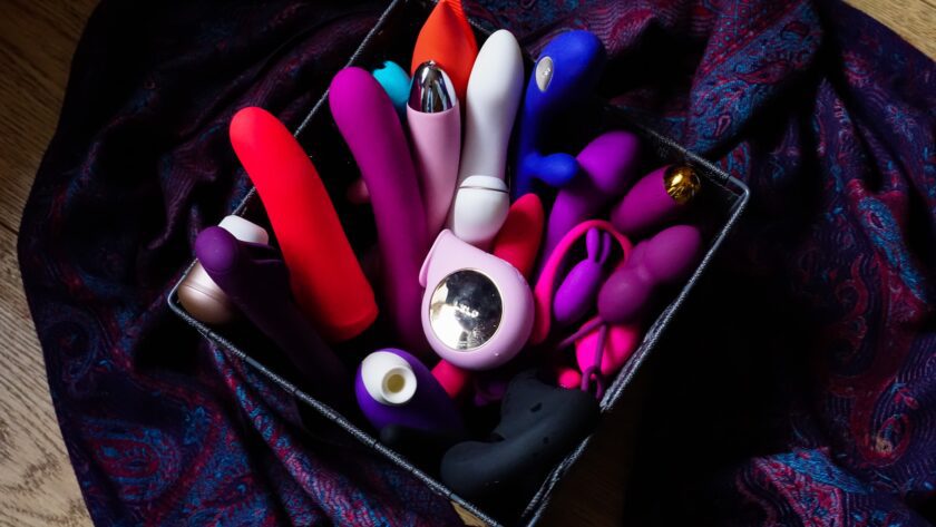 A Guide to Introducing Sex Toys in a New Relationship