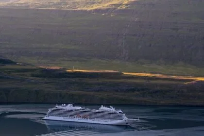 Experiencing Iceland's Natural Beauty With a Cruise