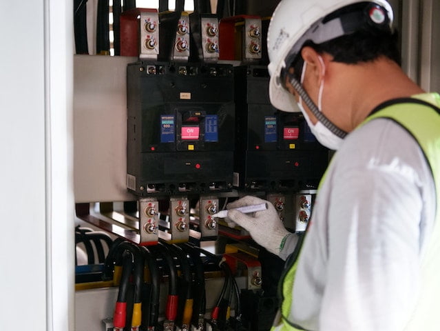 The Advantages of Hiring a Professional Electrical System Installation
