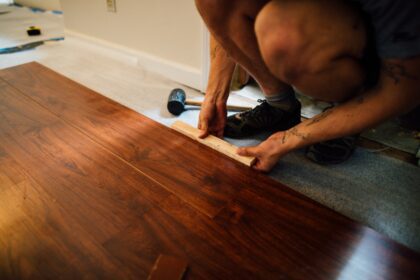 Strive for laminate floor perfection by avoiding critical mistakes. Discover common mistakes when laying laminate flooring here.
