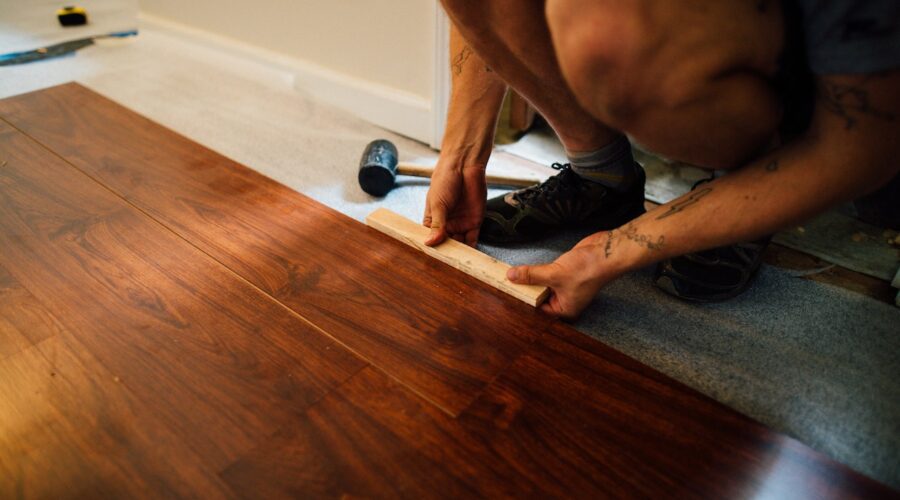 Strive for laminate floor perfection by avoiding critical mistakes. Discover common mistakes when laying laminate flooring here.