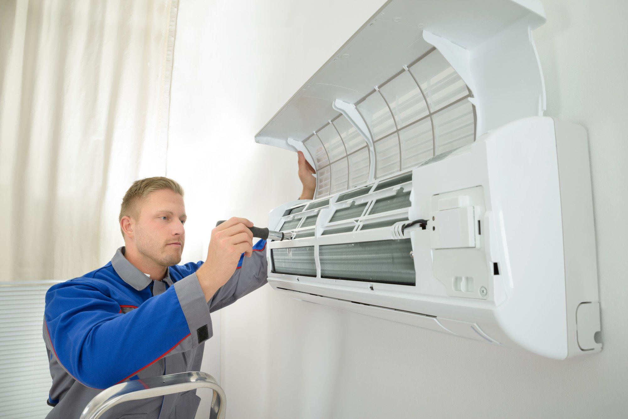 A broken AC raises humidity in your home, increasing water damage, mold, and more. Here are five more signs you need emergency air conditioner repair ASAP.