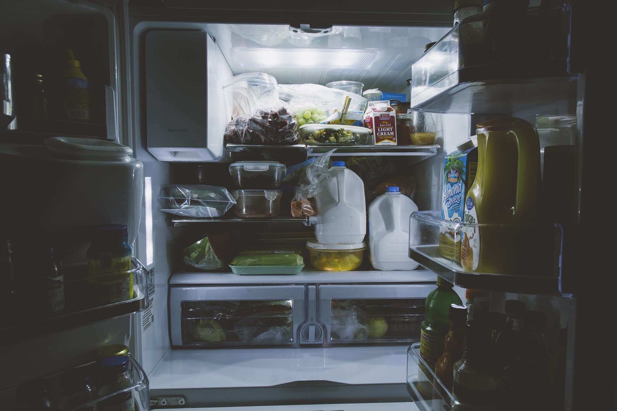 You my wonder what you should do with the food in your refrigerator when the power is out. Get your power outage refrigerator food safety guide here.