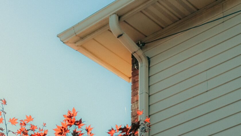 The Ultimate Guide to Seamless Gutters